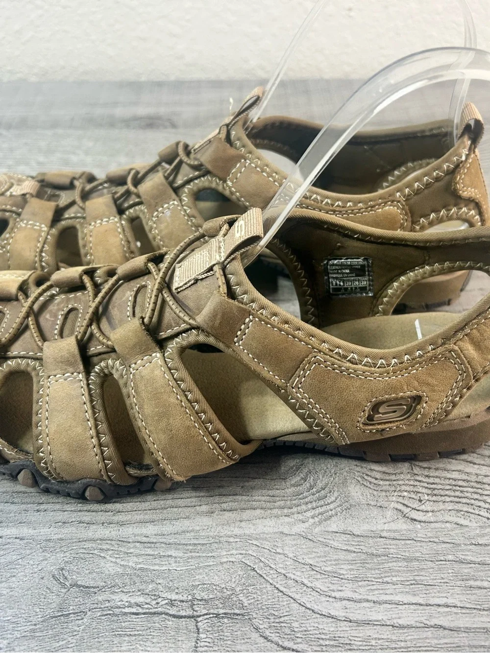 Skechers Tan Suede Closed-Toe Outdoor Fisherman Sandals Women’s Size 9